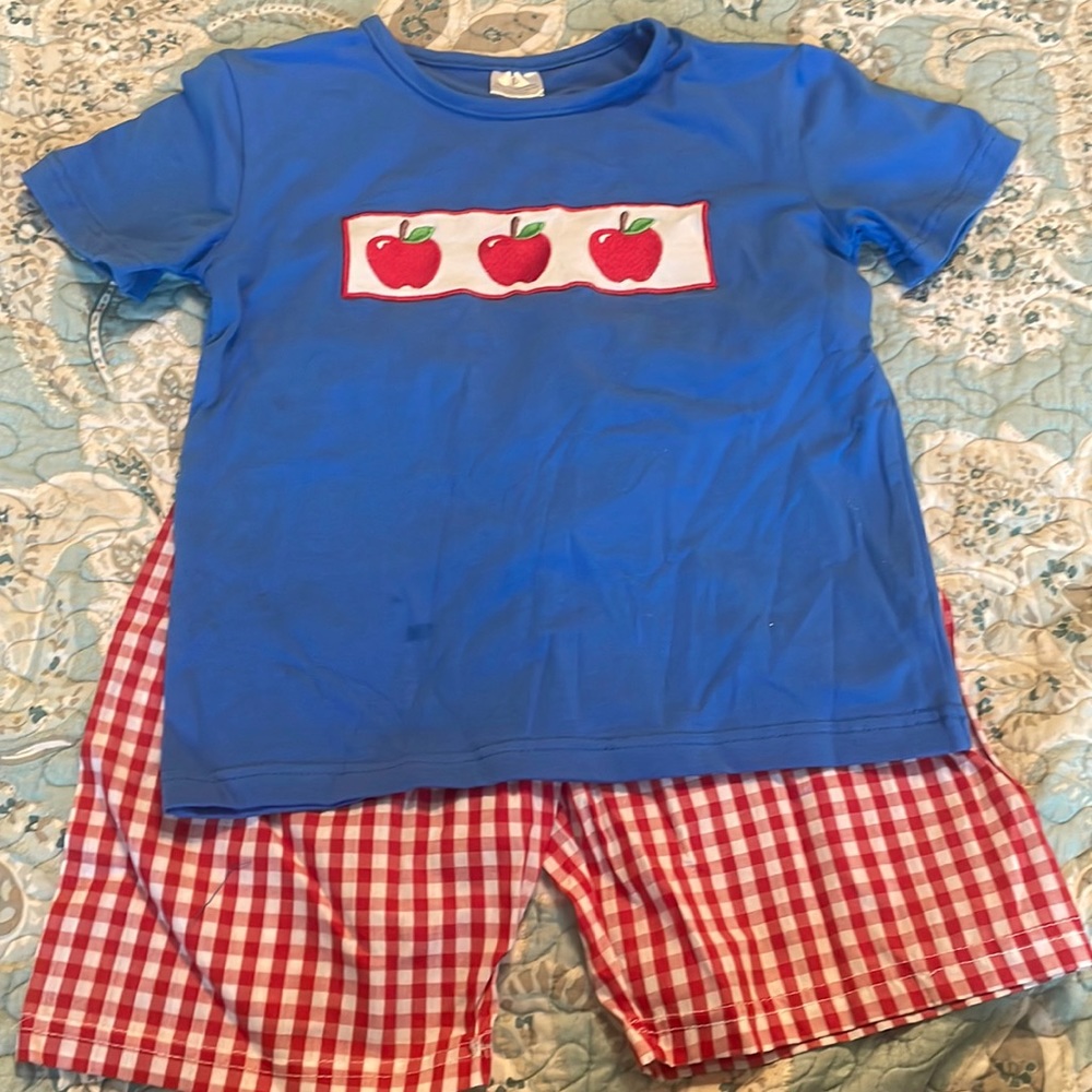 NWOT Blue and Red Apple 🍎 Shorts Set Child’s Large
